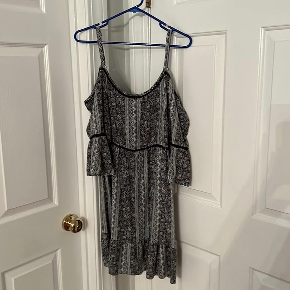 Cute cold shoulder Torrid top